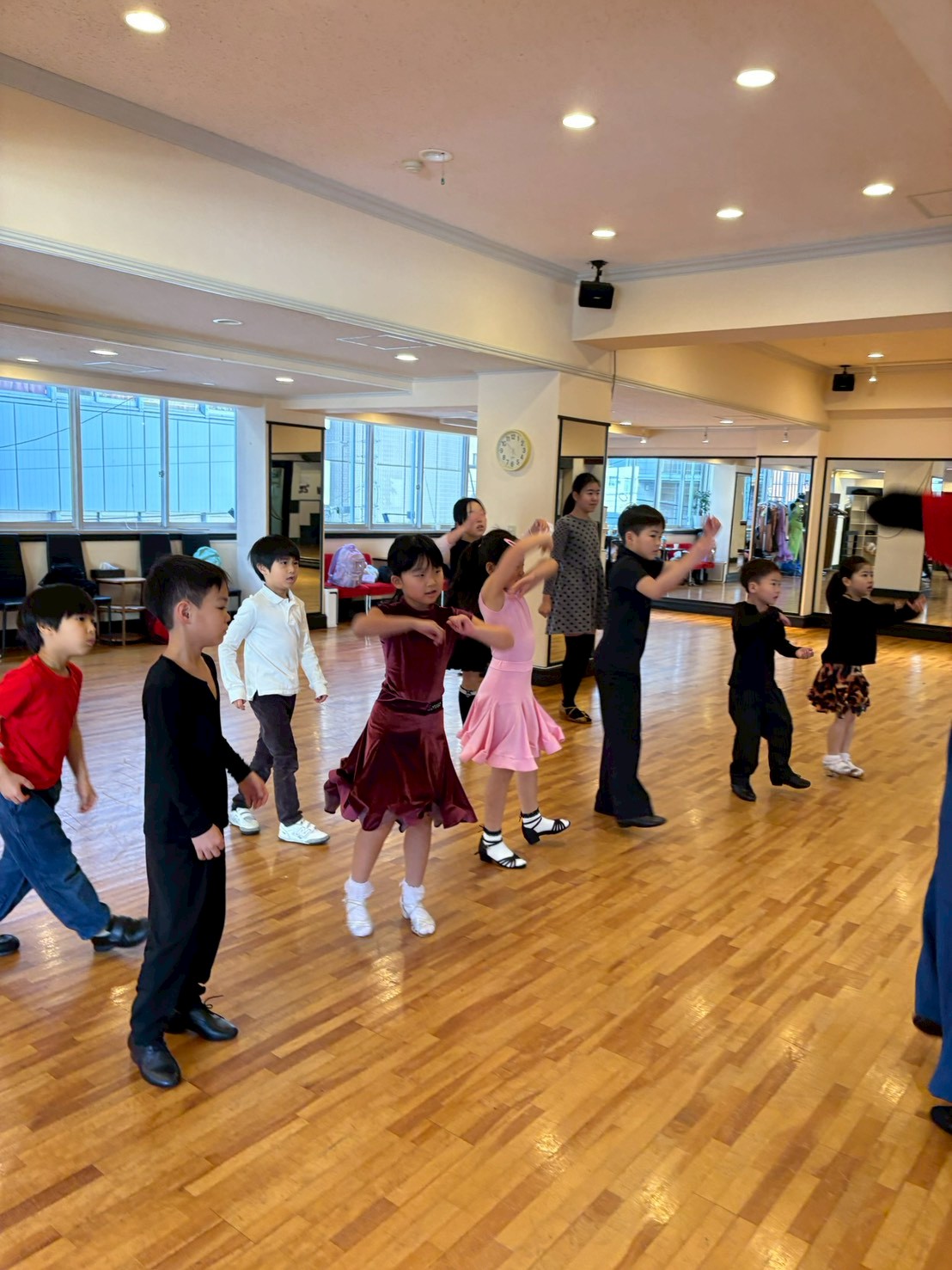 キッズダンスレッスンの様子 4