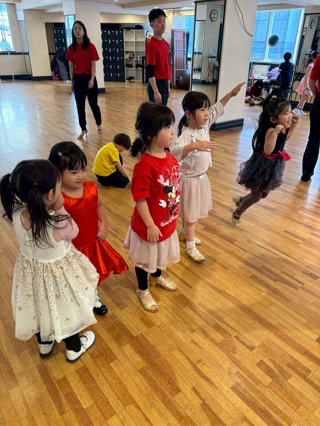 キッズダンスレッスンの様子 8