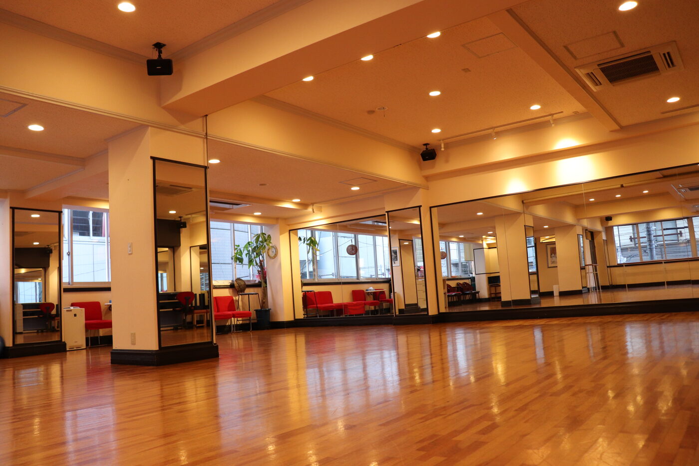 新宿LIBERA DANCEの社交ダンスレッスン風景